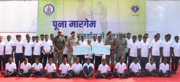 हिड़मा की मौत के बाद ,1 करोड़ 19 लाख इनामी 41 नक्सलियों ने किया सामूहिक आत्मसमर्पण