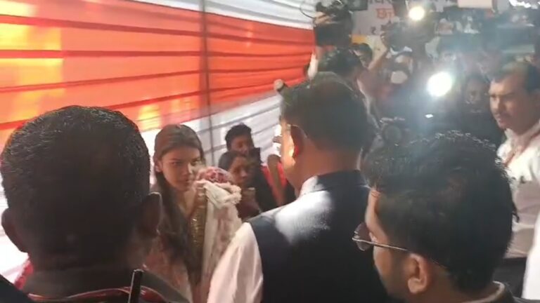 मुख्यमंत्री आवास में जनदर्शन, सैकड़ों लोगों ने रखी अपनी समस्याएँ