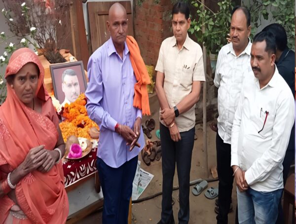 मंत्री टंकराम वर्मा सहित जनप्रतिनिधि छत्तौद पहुँचे, स्व. संदीप साहू को दी अंतिम श्रद्धांजलि