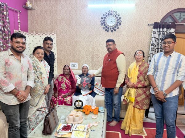 भाजपा नेता सचिनानंद उपासने महावीर प्रसाद जैन से मिले,स्मृति चिन्ह की भेंट