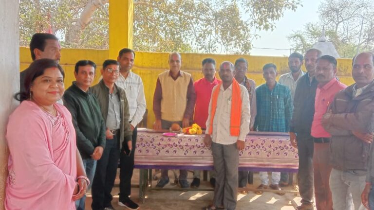 शासकीय प्राथमिक शाला कठिया क्रमांक-01 में नए प्राचार्य का भव्य स्वागत