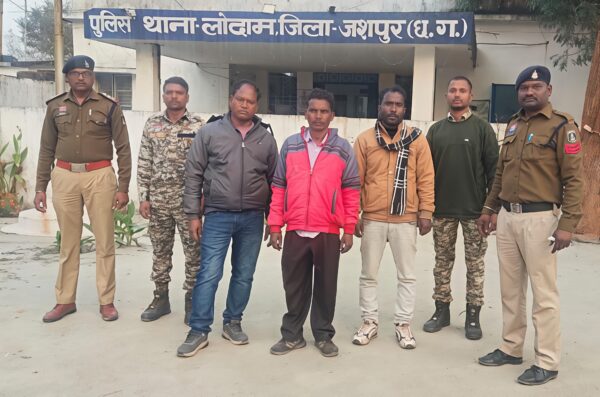 नकली सोने की बिस्किट के सौदागर ,10 लाख रुपये ठगी प्रयास 