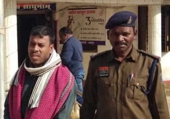 फर्जी सशस्त्र बल का जवान बनकर नौकरी दिलाने के नाम पर ठगी