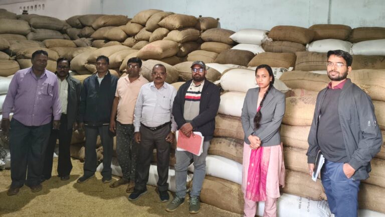 राज्य स्तरीय उड़नदस्ता द्वारा बोरई में अवैध धान खरीदी पर कार्रवाई