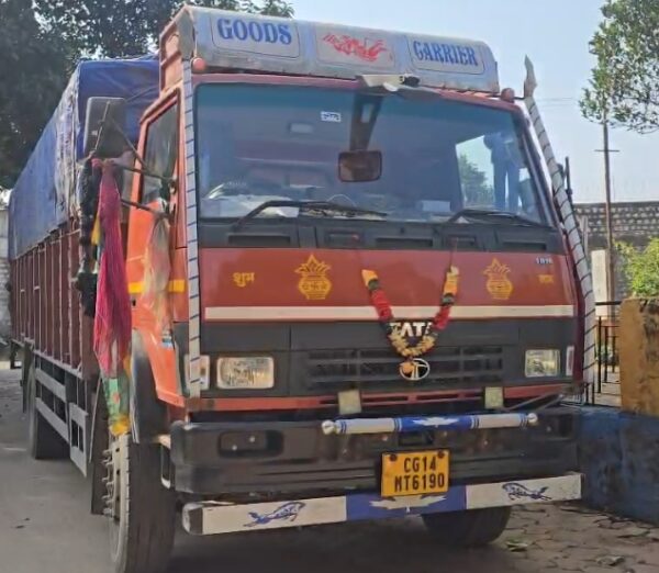 ट्रक ड्राइवर के साथ 13 लाख की लूट