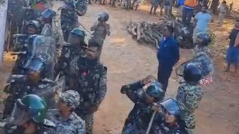 कफ़न-दफन विवाद से बड़ेते वड़ा में तनाव, आगजनी-पथराव में कई घायल