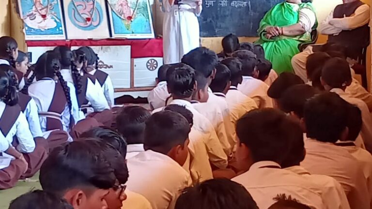 सरस्वती शिशु मंदिर तिल्दा सासाहोली में सामूहिक वंदे मातरम् गायन