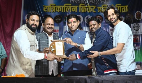 मंत्री टंक राम वर्मा व सांसद प्रतिनिधि अनिल अग्रवाल ने किया खिलाड़ियों का सम्मान