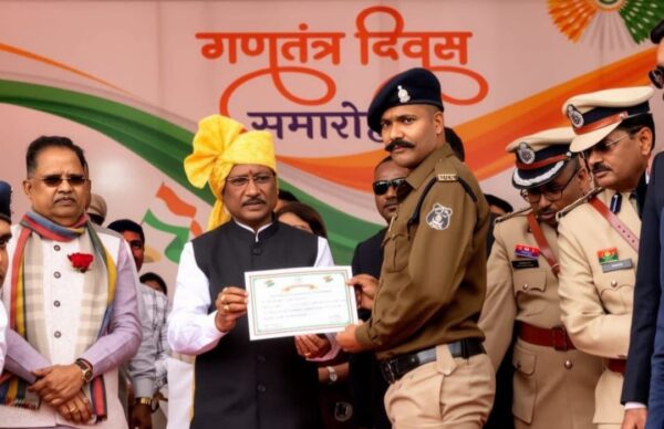 गणतंत्र दिवस पर बहादुरी का सम्मान , आरक्षक आशीष राठौर ,बीरेंद्र राजपूत को मुख्यमंत्री विष्णुदेव साय ने किया सम्मानित