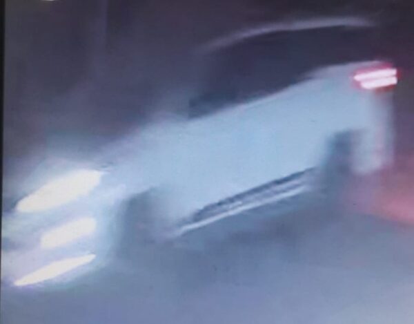 घर लौट रहें ,भूख लगने पर सड़क किनारे चना खा रहे युवक को कार ने कुचला