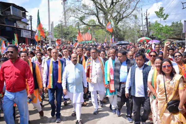 उप मुख्यमंत्री अरुण साव असम में भाजपा प्रत्याशियों के नामांकन रैली में हुए शामिल