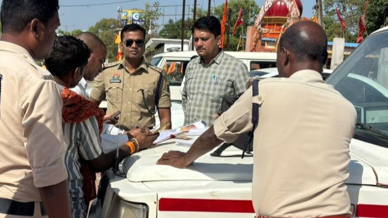 एनएच-343 पर यात्री बसों की विशेष चेकिंग, 12 पर चालानी